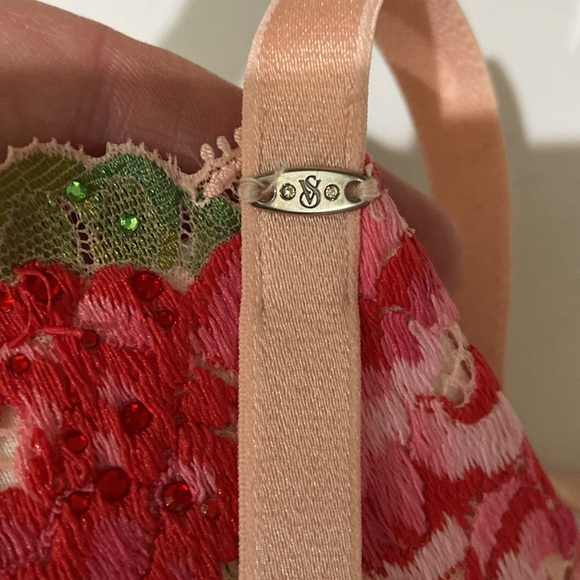 Victoria's Secret 34B plunge beautiful flower and lace 💕 EUC - Picture 10 of 10